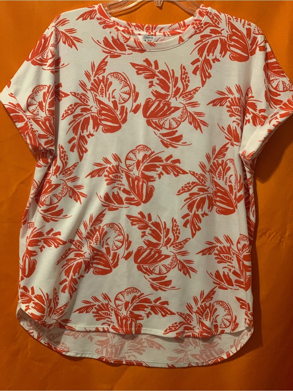 Crown & Ivy Women's White & Coral Floral Tee